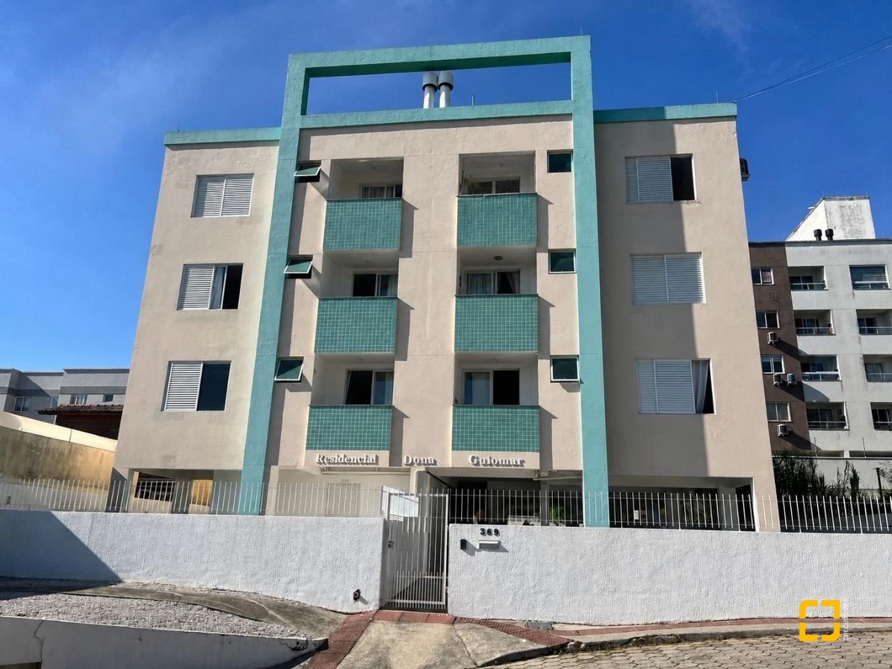 Apartamento com 58m², 2 quartos, 1 garagem, no bairro Ipiranga em São José