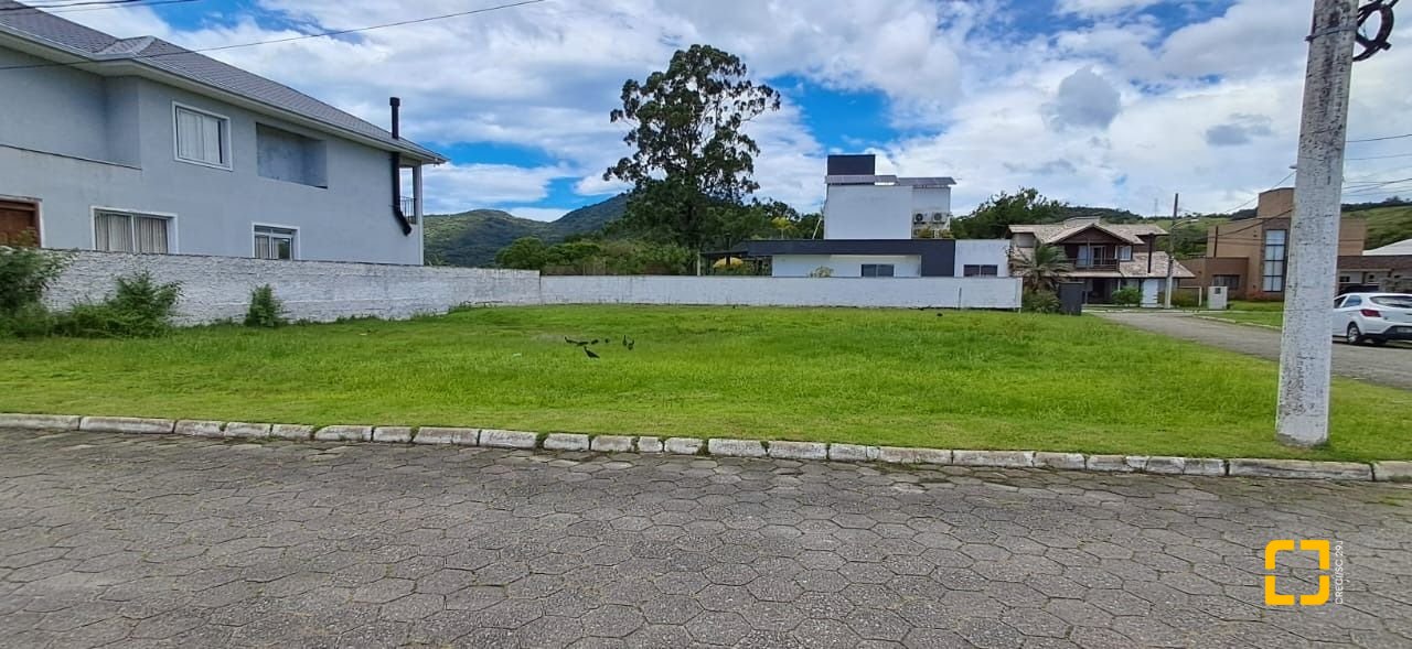 Terreno com 371m², no bairro Vargem Grande em Florianópolis