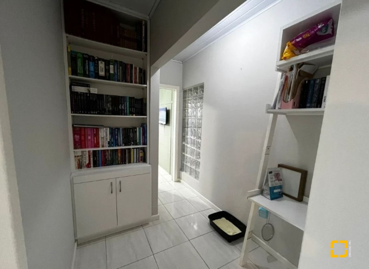 Casa com 240m², 4 quartos (sendo 1 suíte), 2 garagens, no bairro Ponte do Imaruim em Palhoça