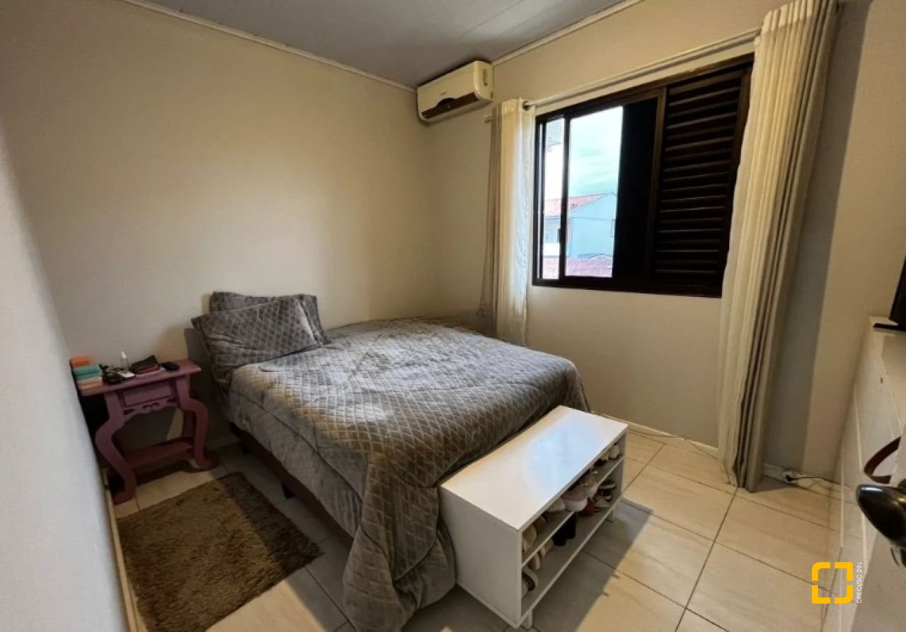 Casa com 240m², 4 quartos (sendo 1 suíte), 2 garagens, no bairro Ponte do Imaruim em Palhoça