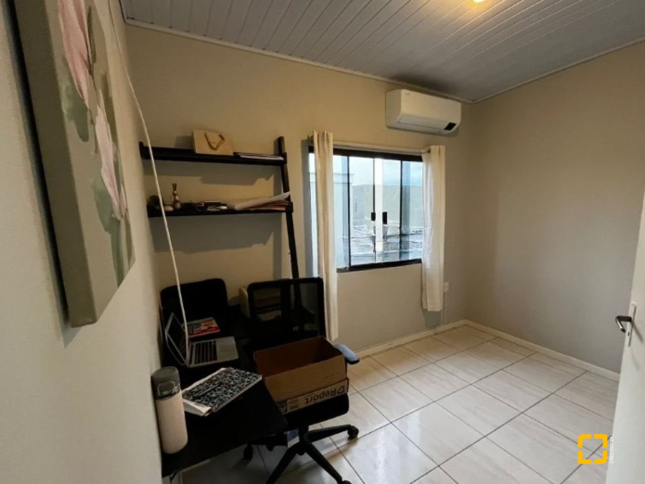 Casa com 240m², 4 quartos (sendo 1 suíte), 2 garagens, no bairro Ponte do Imaruim em Palhoça