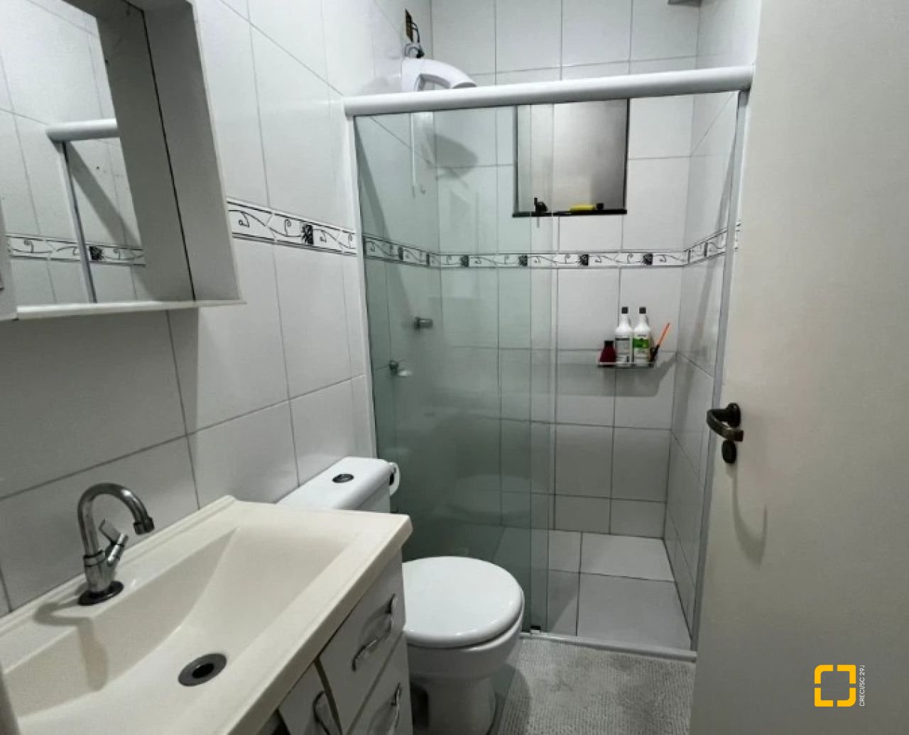 Casa com 240m², 4 quartos (sendo 1 suíte), 2 garagens, no bairro Ponte do Imaruim em Palhoça