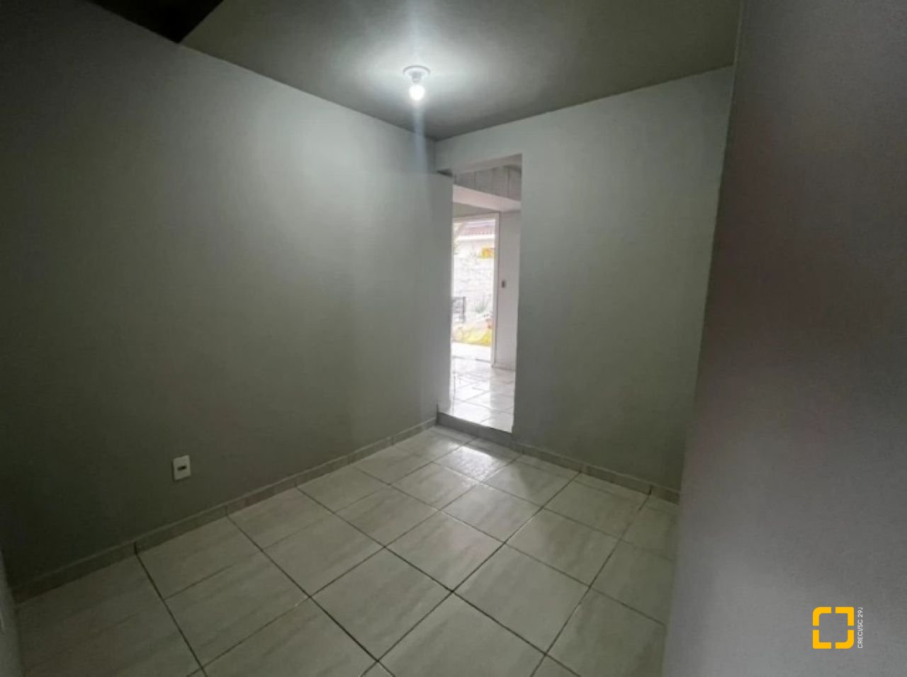 Casa com 240m², 4 quartos (sendo 1 suíte), 2 garagens, no bairro Ponte do Imaruim em Palhoça