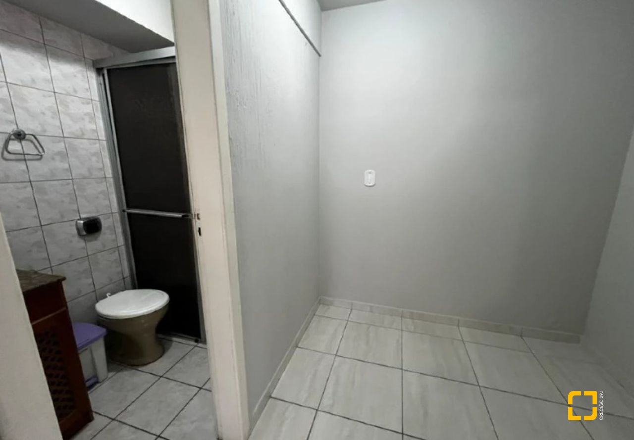 Casa com 240m², 4 quartos (sendo 1 suíte), 2 garagens, no bairro Ponte do Imaruim em Palhoça