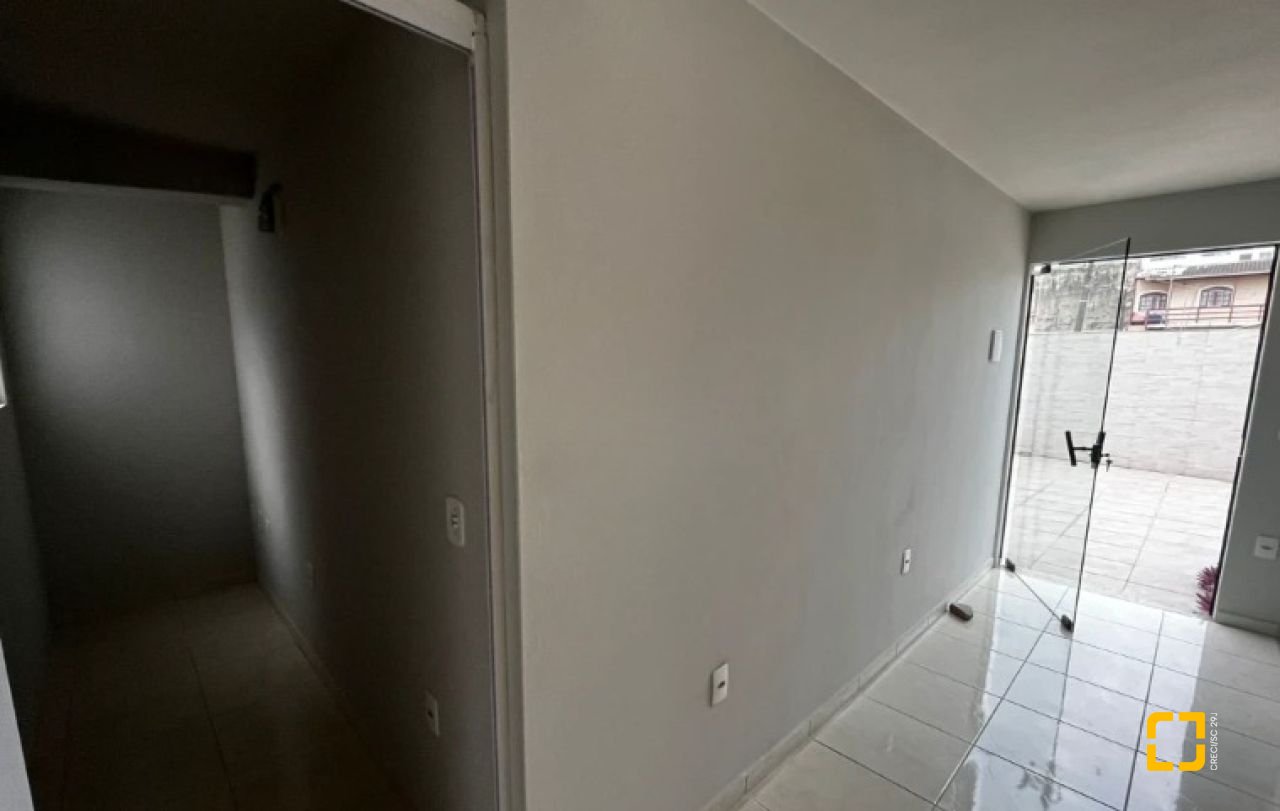 Casa com 240m², 4 quartos (sendo 1 suíte), 2 garagens, no bairro Ponte do Imaruim em Palhoça