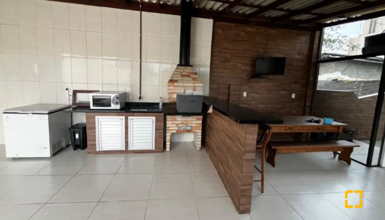 Casa com 240m², 4 quartos (sendo 1 suíte), 2 garagens, no bairro Ponte do Imaruim em Palhoça