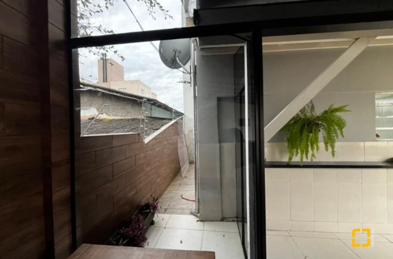 Casa com 240m², 4 quartos (sendo 1 suíte), 2 garagens, no bairro Ponte do Imaruim em Palhoça
