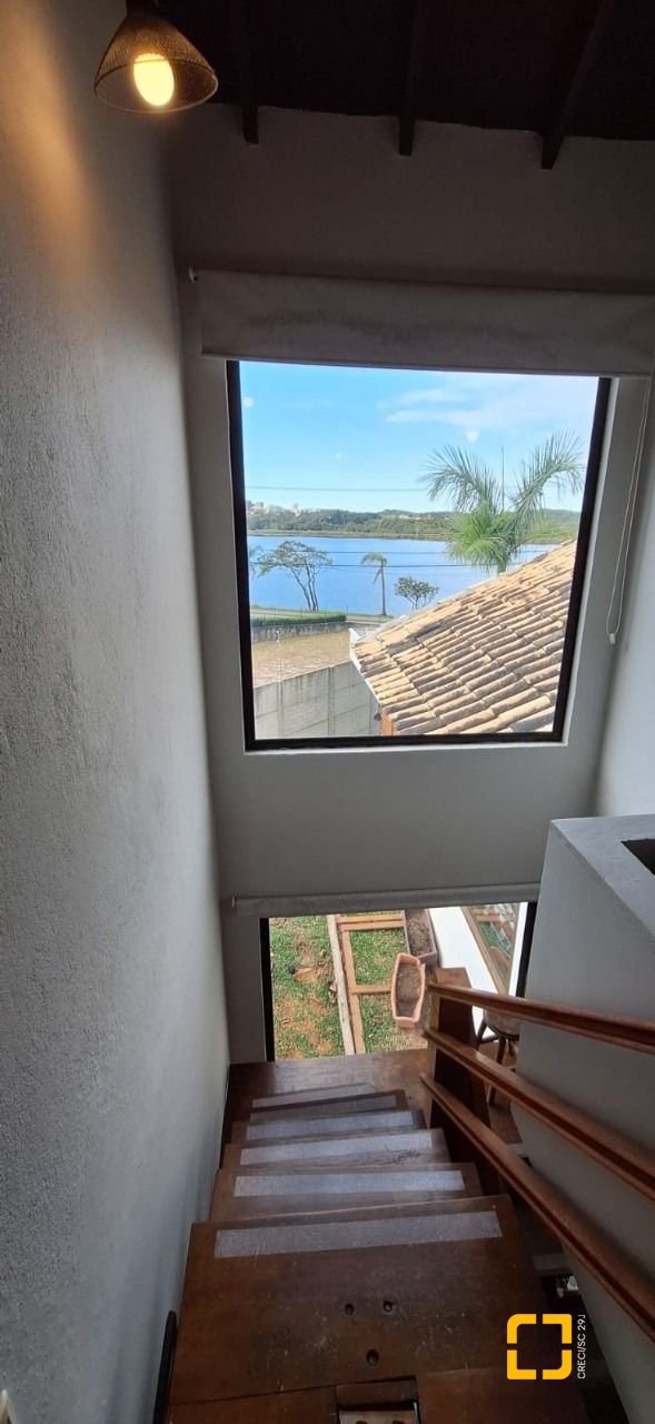 Casa com 310m², 5 quartos (sendo 1 suíte), 4 garagens, no bairro Campeche em Florianópolis