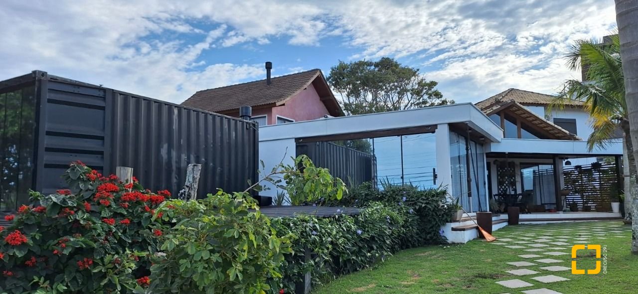 Casa com 310m², 5 quartos (sendo 1 suíte), 4 garagens, no bairro Campeche em Florianópolis