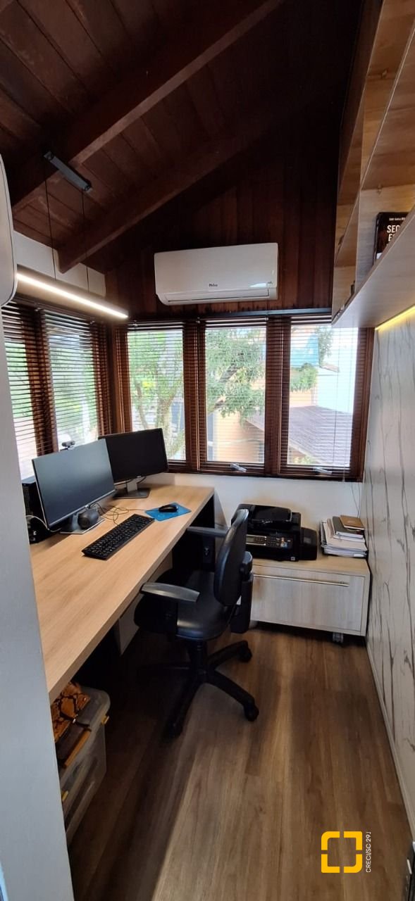 Casa com 310m², 5 quartos (sendo 1 suíte), 4 garagens, no bairro Campeche em Florianópolis