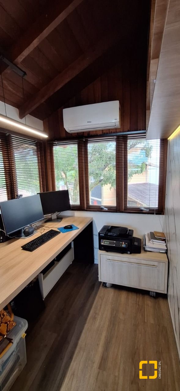 Casa com 310m², 5 quartos (sendo 1 suíte), 4 garagens, no bairro Campeche em Florianópolis