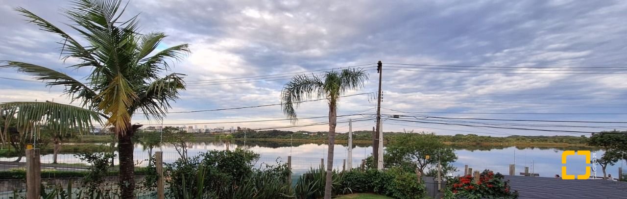 Casa com 310m², 5 quartos (sendo 1 suíte), 4 garagens, no bairro Campeche em Florianópolis