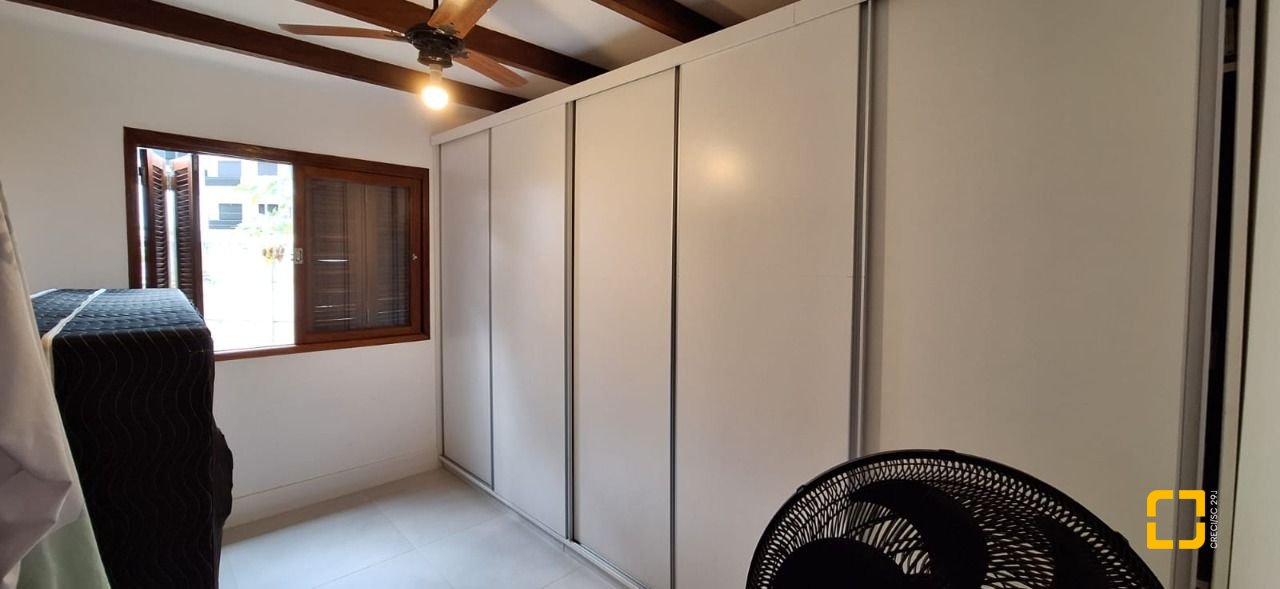 Casa com 310m², 5 quartos (sendo 1 suíte), 4 garagens, no bairro Campeche em Florianópolis