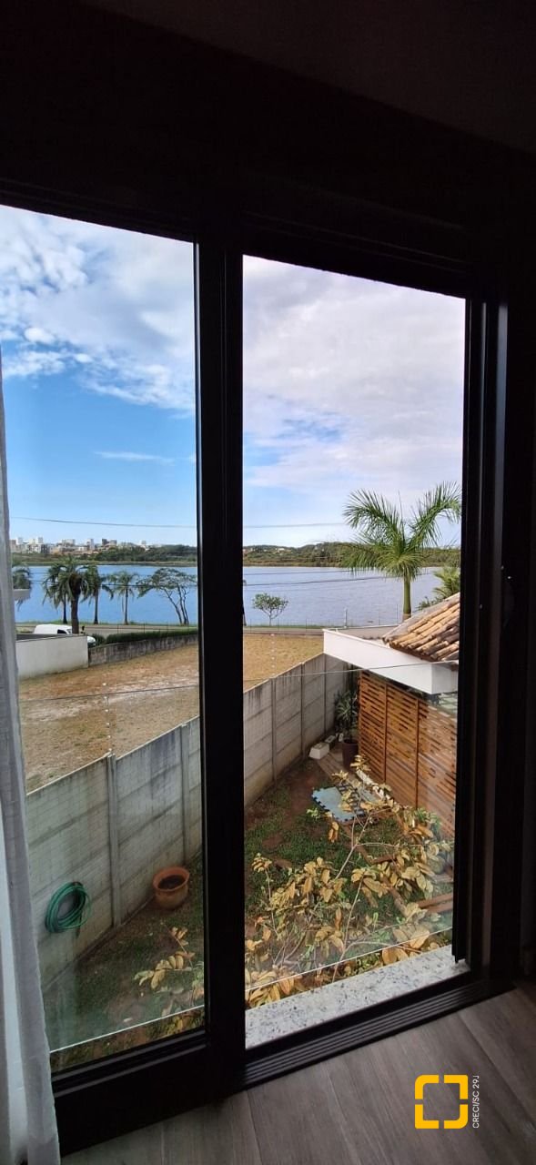 Casa com 310m², 5 quartos (sendo 1 suíte), 4 garagens, no bairro Campeche em Florianópolis