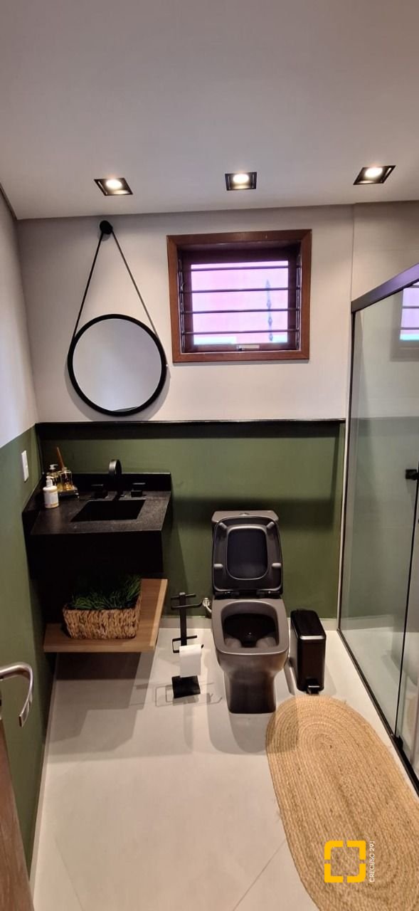 Casa com 310m², 5 quartos (sendo 1 suíte), 4 garagens, no bairro Campeche em Florianópolis