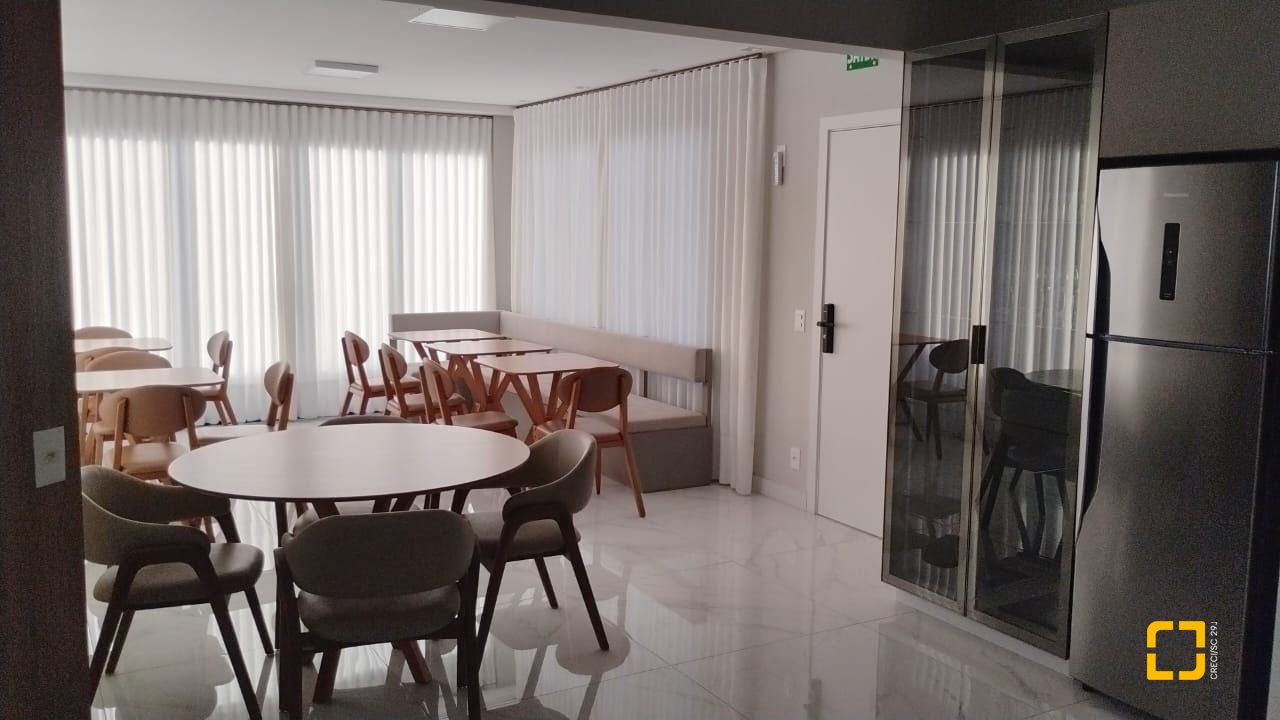 Apartamento com 99m², 4 quartos (sendo 1 suíte), 2 garagens, no bairro Coqueiros em Florianópolis