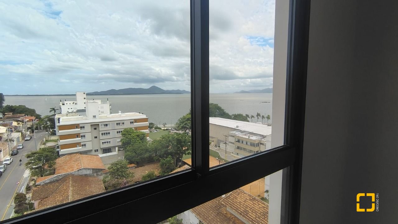 Apartamento com 99m², 4 quartos (sendo 1 suíte), 2 garagens, no bairro Coqueiros em Florianópolis