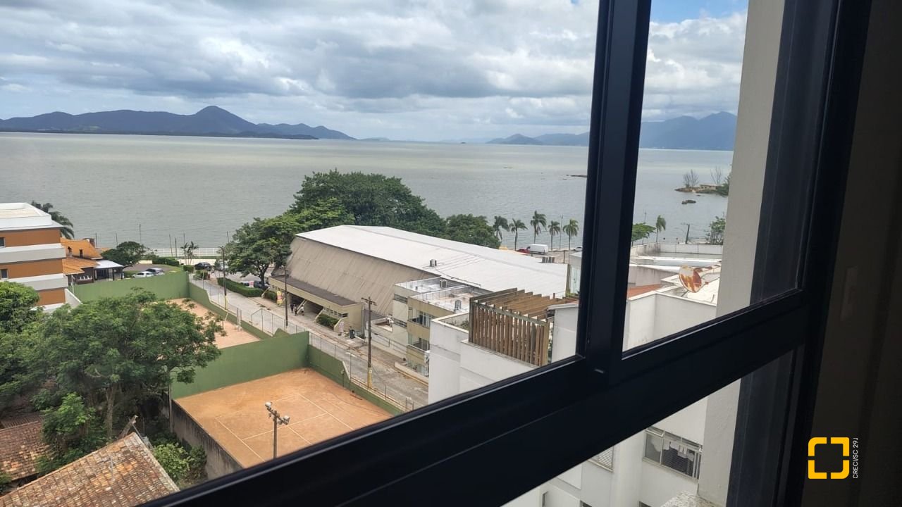 Apartamento com 99m², 4 quartos (sendo 1 suíte), 2 garagens, no bairro Coqueiros em Florianópolis