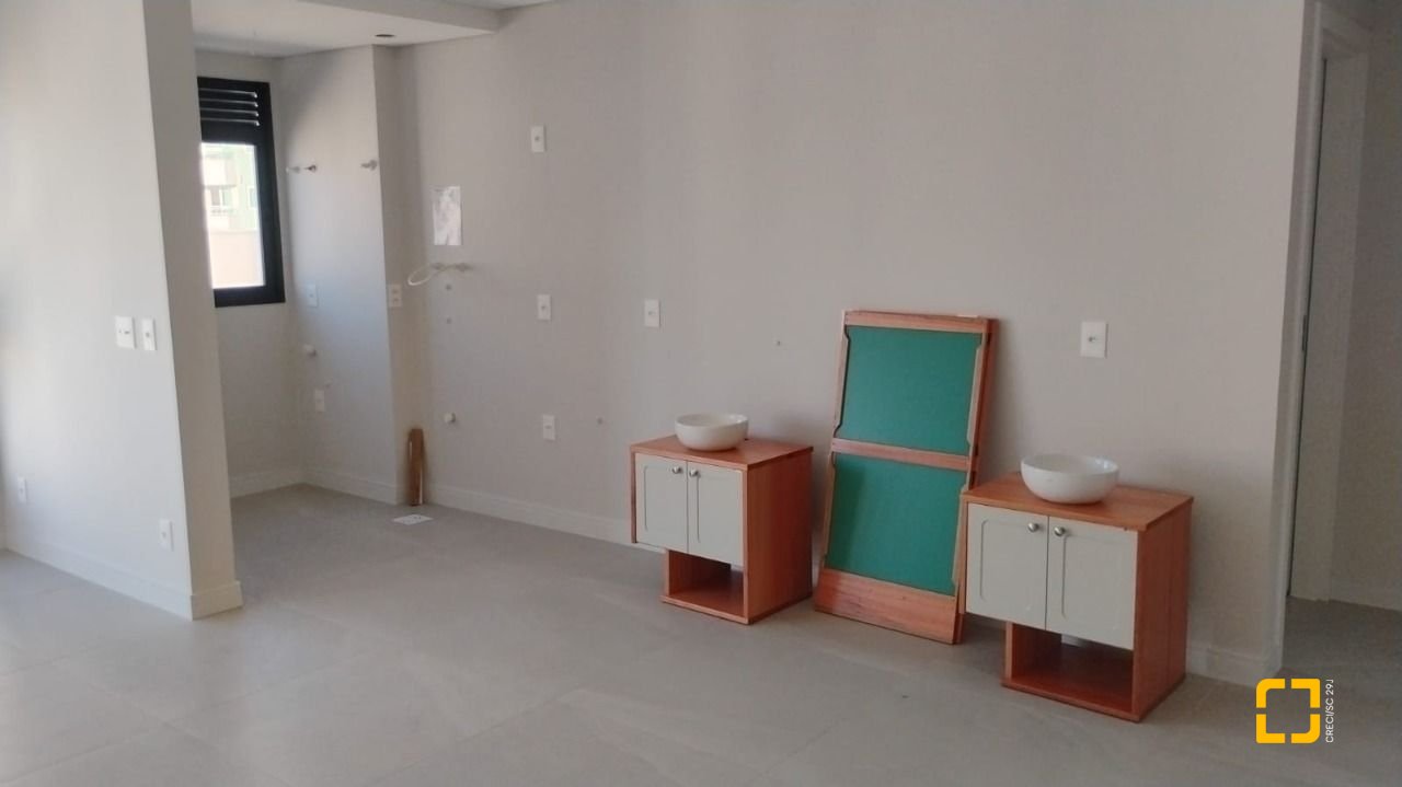 Apartamento com 99m², 4 quartos (sendo 1 suíte), 2 garagens, no bairro Coqueiros em Florianópolis