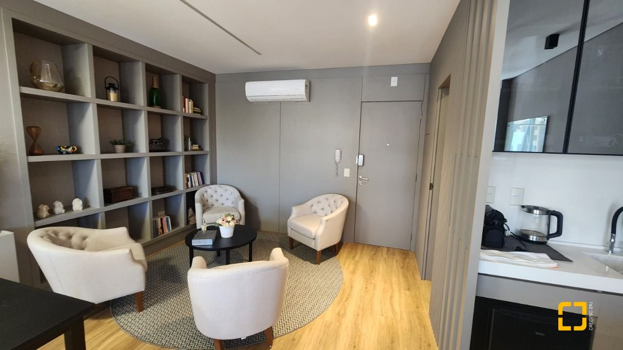 Sala com 42m², 2 garagens, no bairro Itacorubi em Florianópolis
