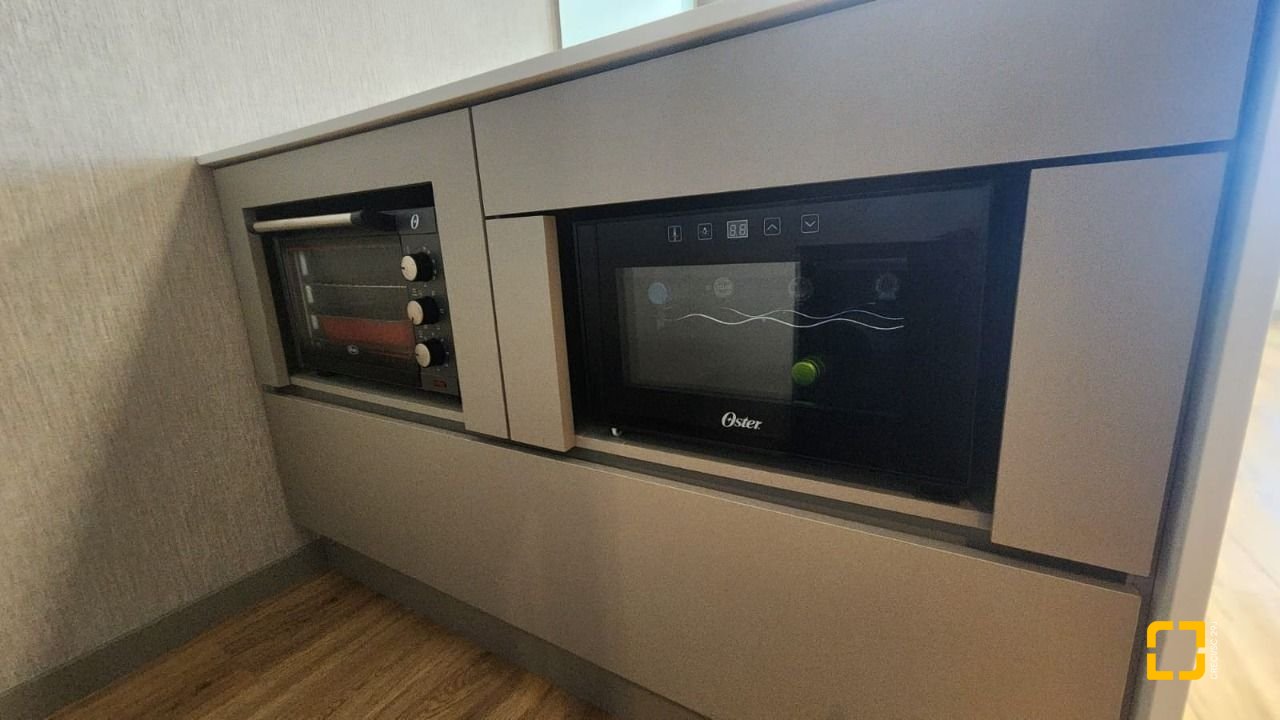 Sala com 42m², 2 garagens, no bairro Itacorubi em Florianópolis