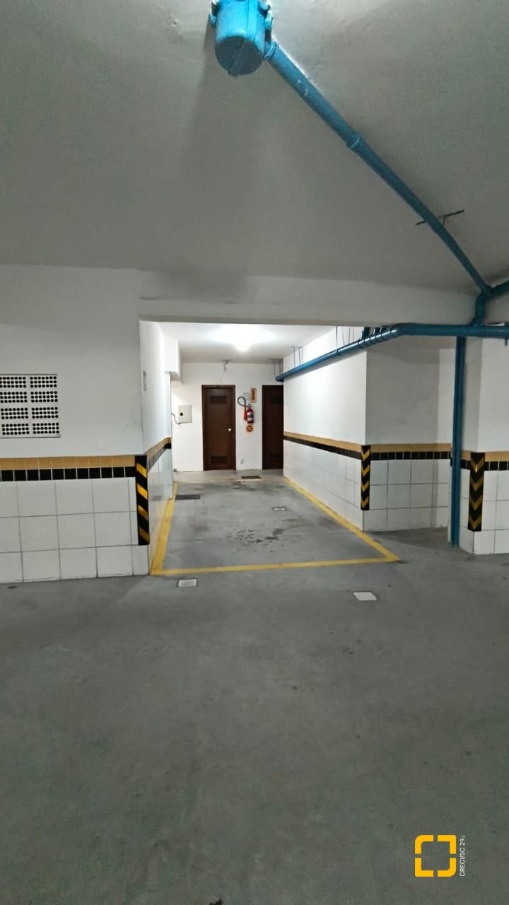 Apartamento com 142m², 4 quartos (sendo 1 suíte), 2 garagens, no bairro Centro em Florianópolis