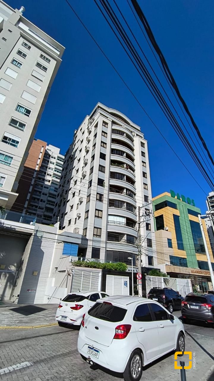 Apartamento com 142m², 4 quartos (sendo 1 suíte), 2 garagens, no bairro Centro em Florianópolis