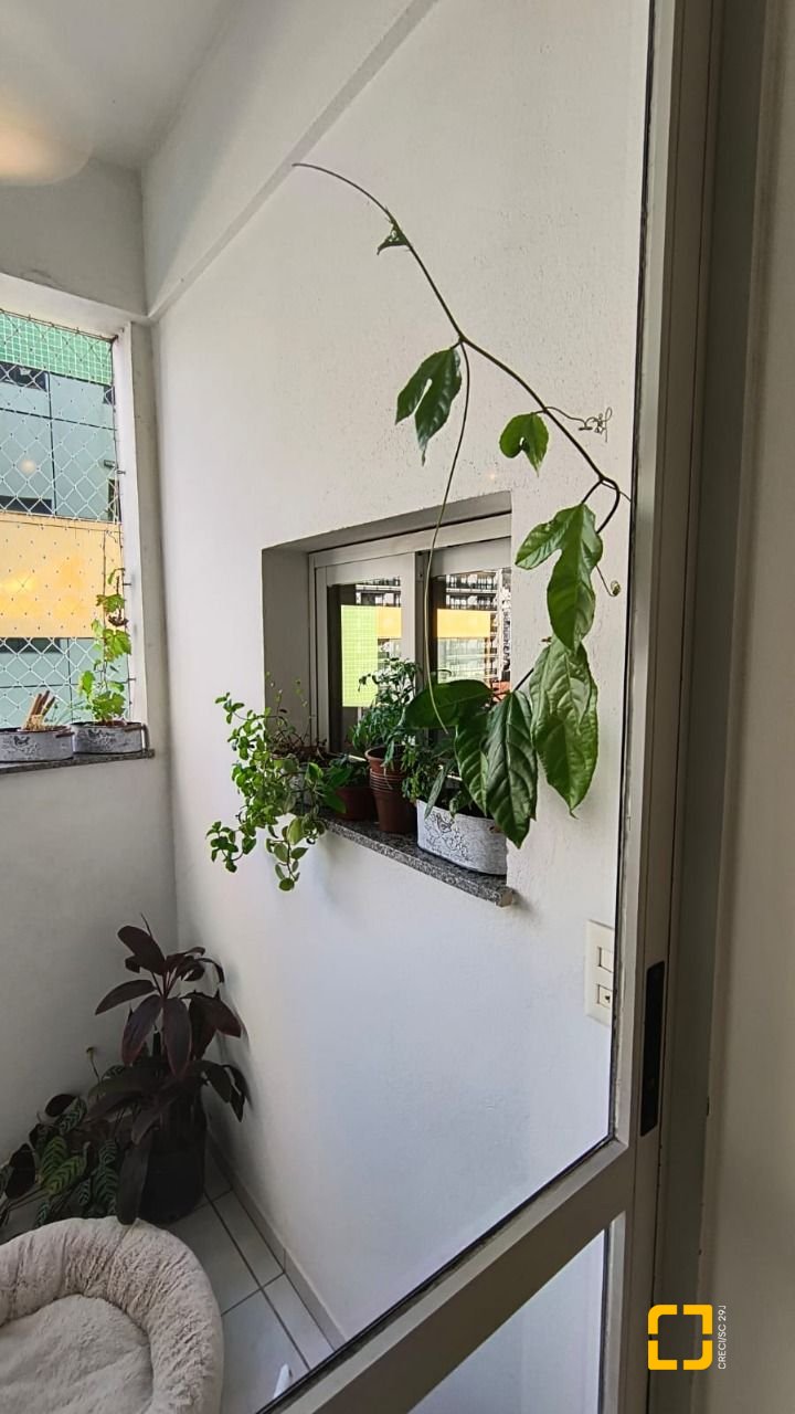 Apartamento com 142m², 4 quartos (sendo 1 suíte), 2 garagens, no bairro Centro em Florianópolis