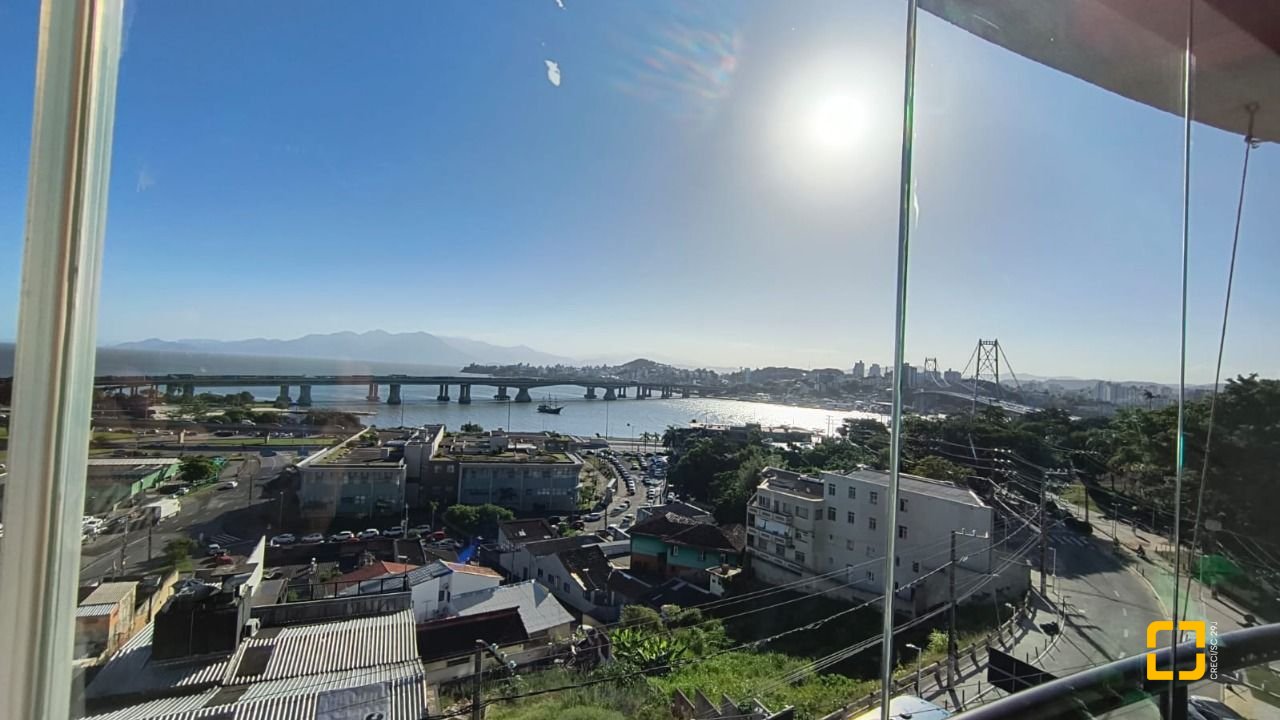 Apartamento com 142m², 4 quartos (sendo 1 suíte), 2 garagens, no bairro Centro em Florianópolis