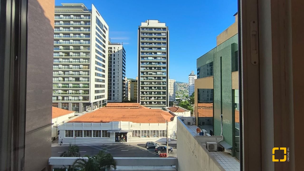 Apartamento com 142m², 4 quartos (sendo 1 suíte), 2 garagens, no bairro Centro em Florianópolis