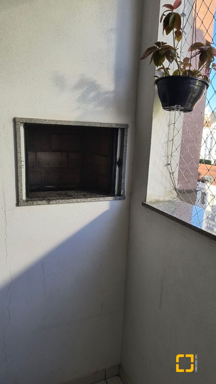 Apartamento com 142m², 4 quartos (sendo 1 suíte), 2 garagens, no bairro Centro em Florianópolis