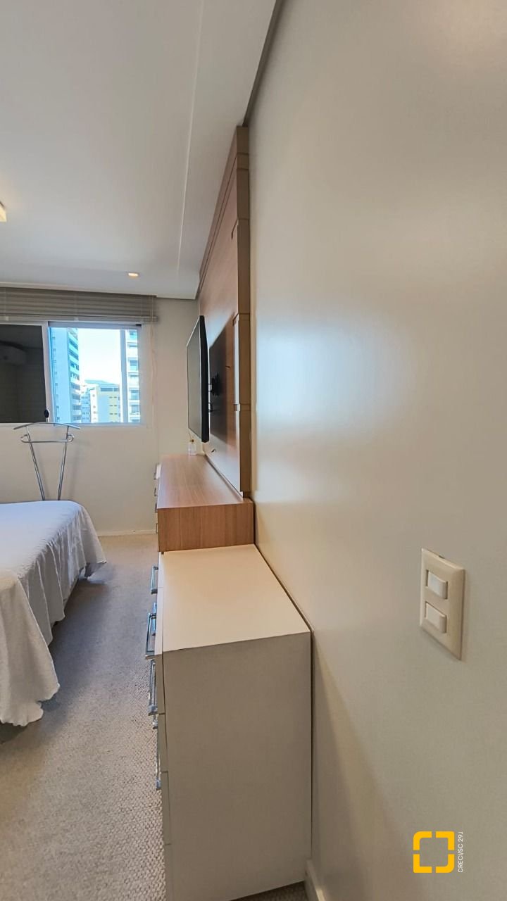 Apartamento com 142m², 4 quartos (sendo 1 suíte), 2 garagens, no bairro Centro em Florianópolis