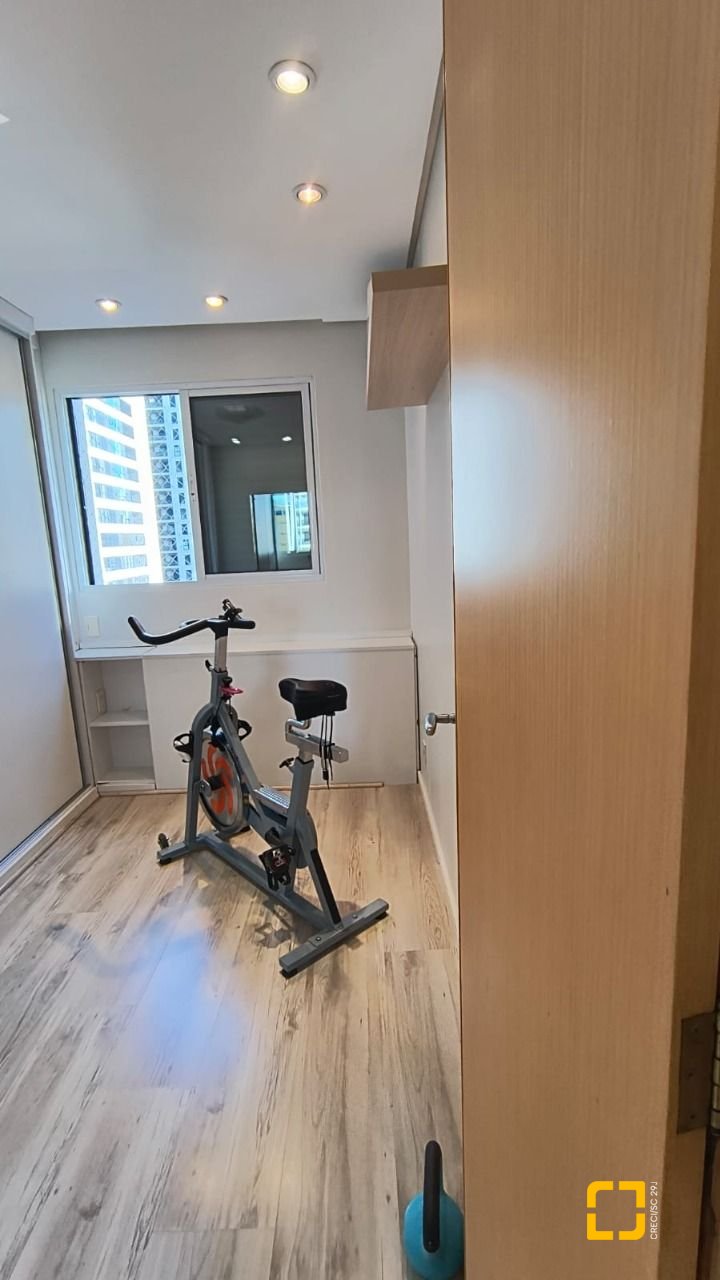 Apartamento com 142m², 4 quartos (sendo 1 suíte), 2 garagens, no bairro Centro em Florianópolis