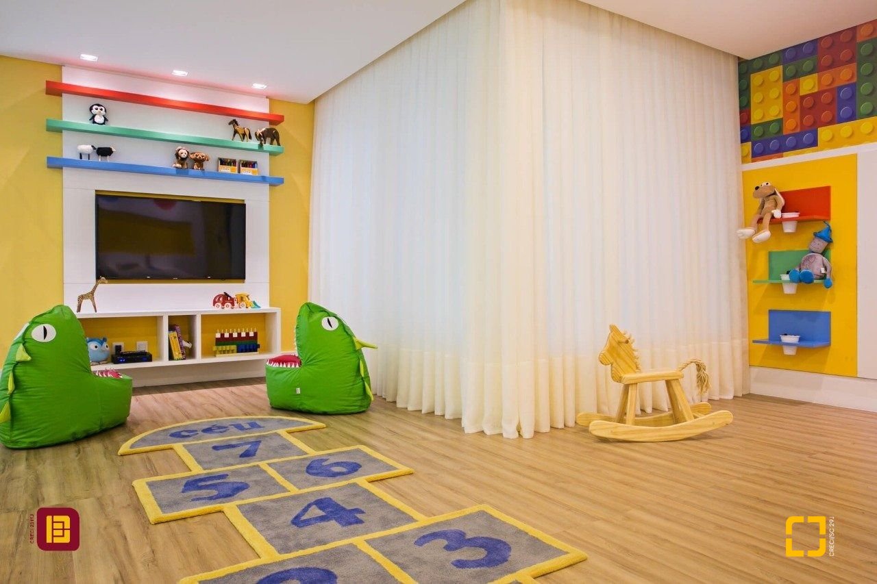 Apartamento com 170m², 3 quartos (sendo 3 suítes), 2 garagens, no bairro Beiramar em Florianópolis
