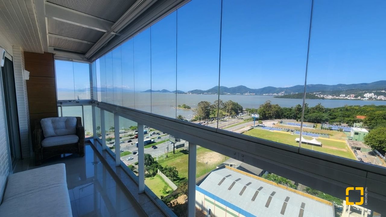 Apartamento com 170m², 3 quartos (sendo 3 suítes), 2 garagens, no bairro Beiramar em Florianópolis