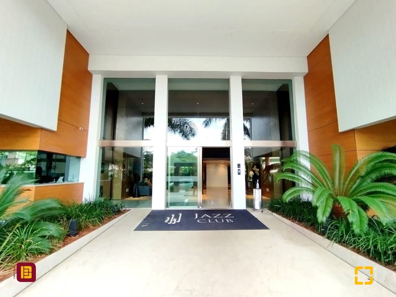 Apartamento com 170m², 3 quartos (sendo 3 suítes), 2 garagens, no bairro Beiramar em Florianópolis