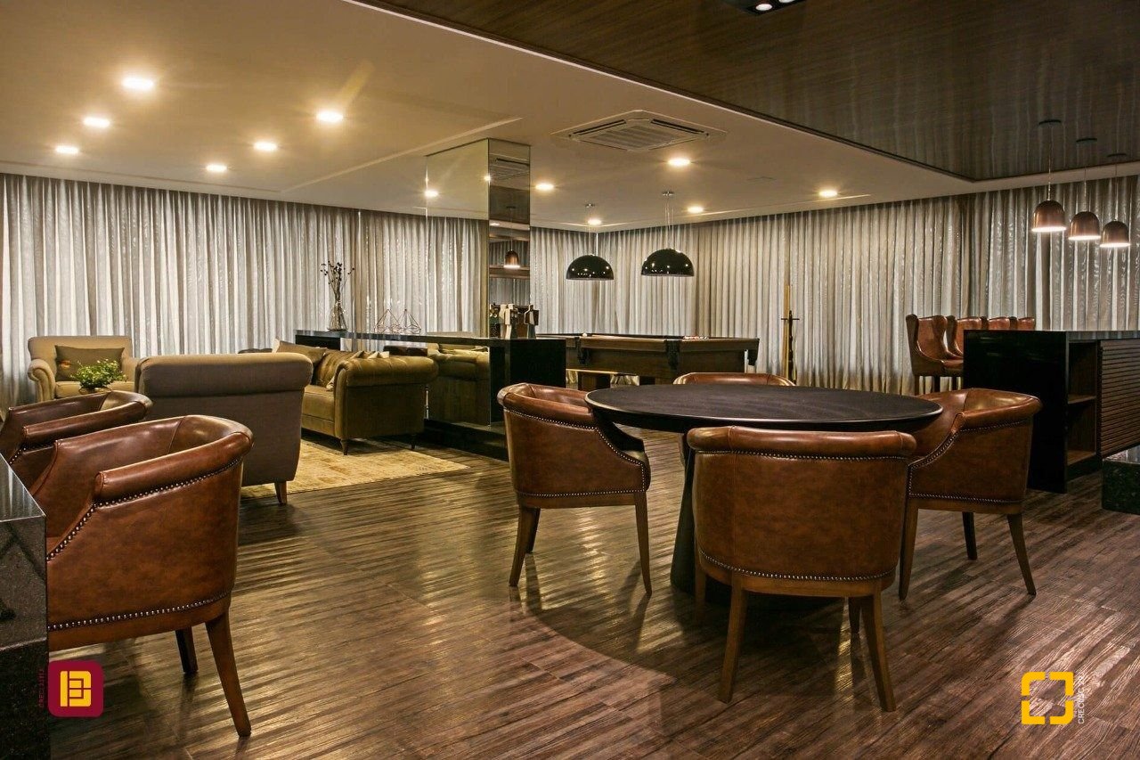 Apartamento com 170m², 3 quartos (sendo 3 suítes), 2 garagens, no bairro Beiramar em Florianópolis