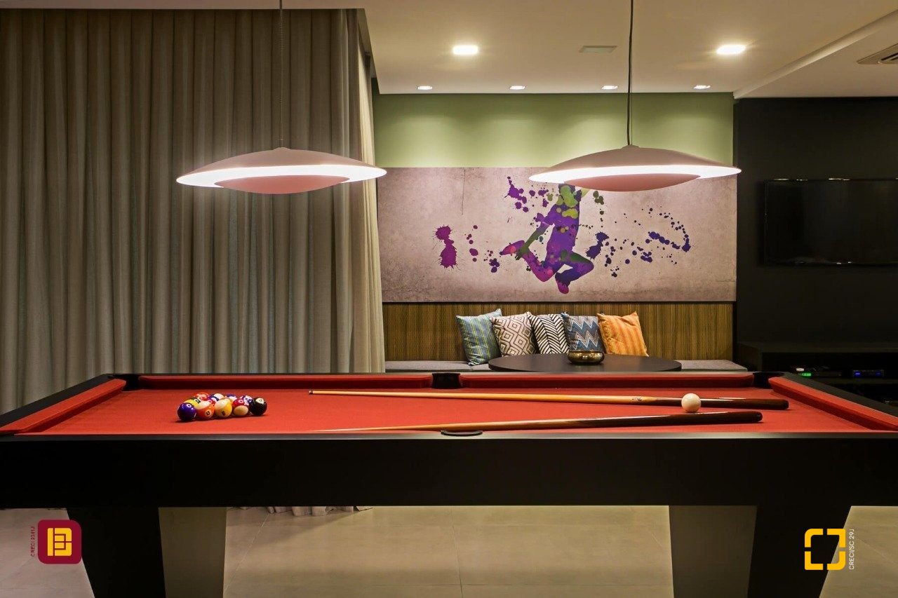 Apartamento com 170m², 3 quartos (sendo 3 suítes), 2 garagens, no bairro Beiramar em Florianópolis