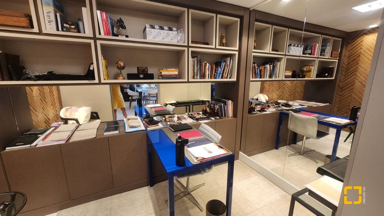 Apartamento com 170m², 3 quartos (sendo 3 suítes), 2 garagens, no bairro Beiramar em Florianópolis