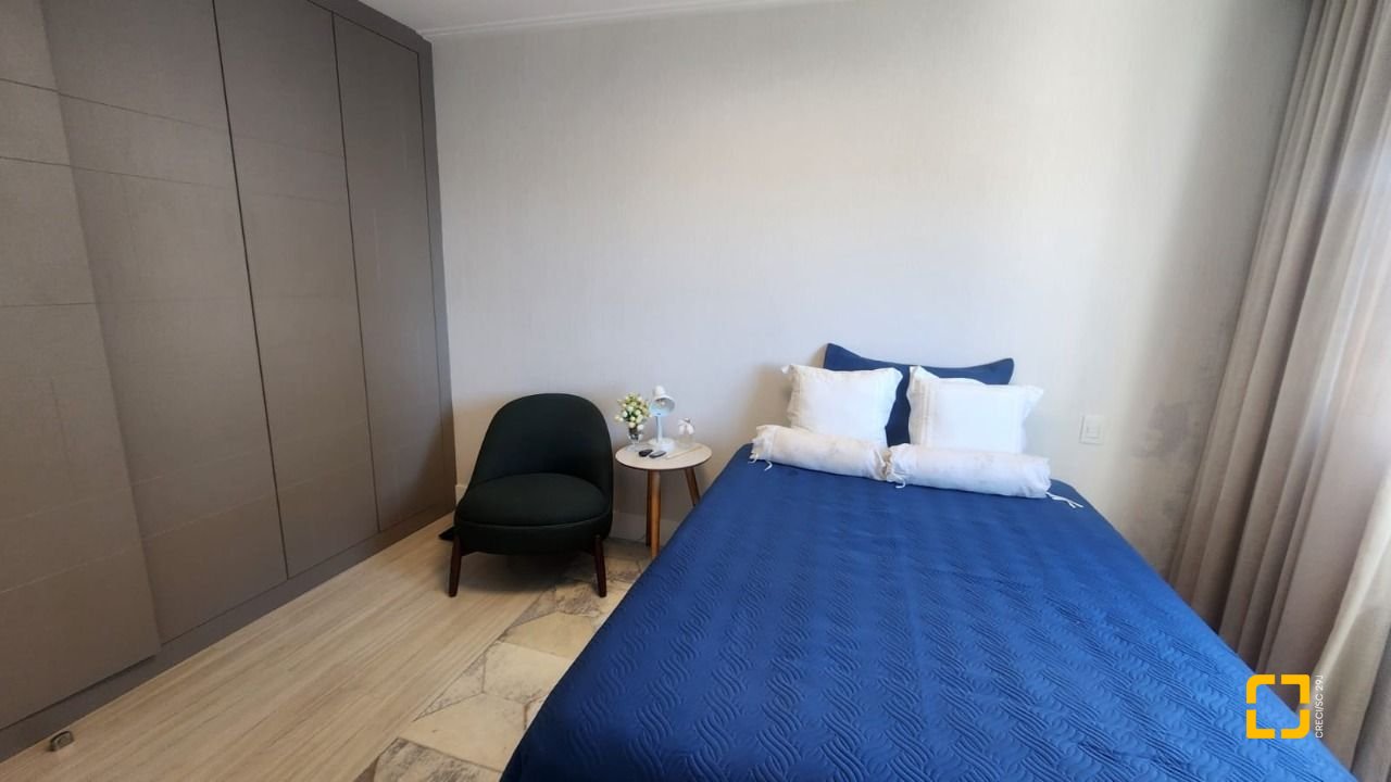 Apartamento com 170m², 3 quartos (sendo 3 suítes), 2 garagens, no bairro Beiramar em Florianópolis