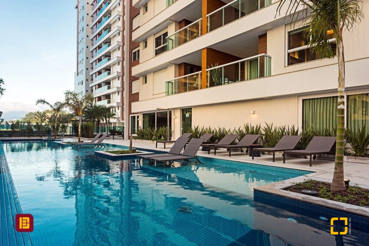 Apartamento com 170m², 3 quartos (sendo 3 suítes), 2 garagens, no bairro Beiramar em Florianópolis