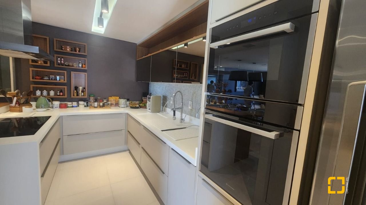 Apartamento com 170m², 3 quartos (sendo 3 suítes), 2 garagens, no bairro Beiramar em Florianópolis