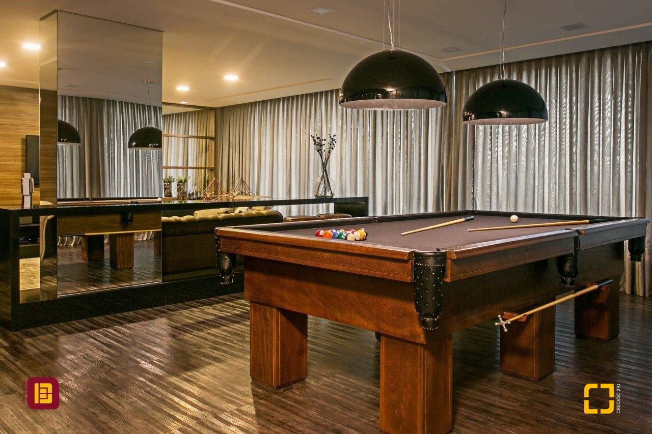 Apartamento com 170m², 3 quartos (sendo 3 suítes), 2 garagens, no bairro Beiramar em Florianópolis