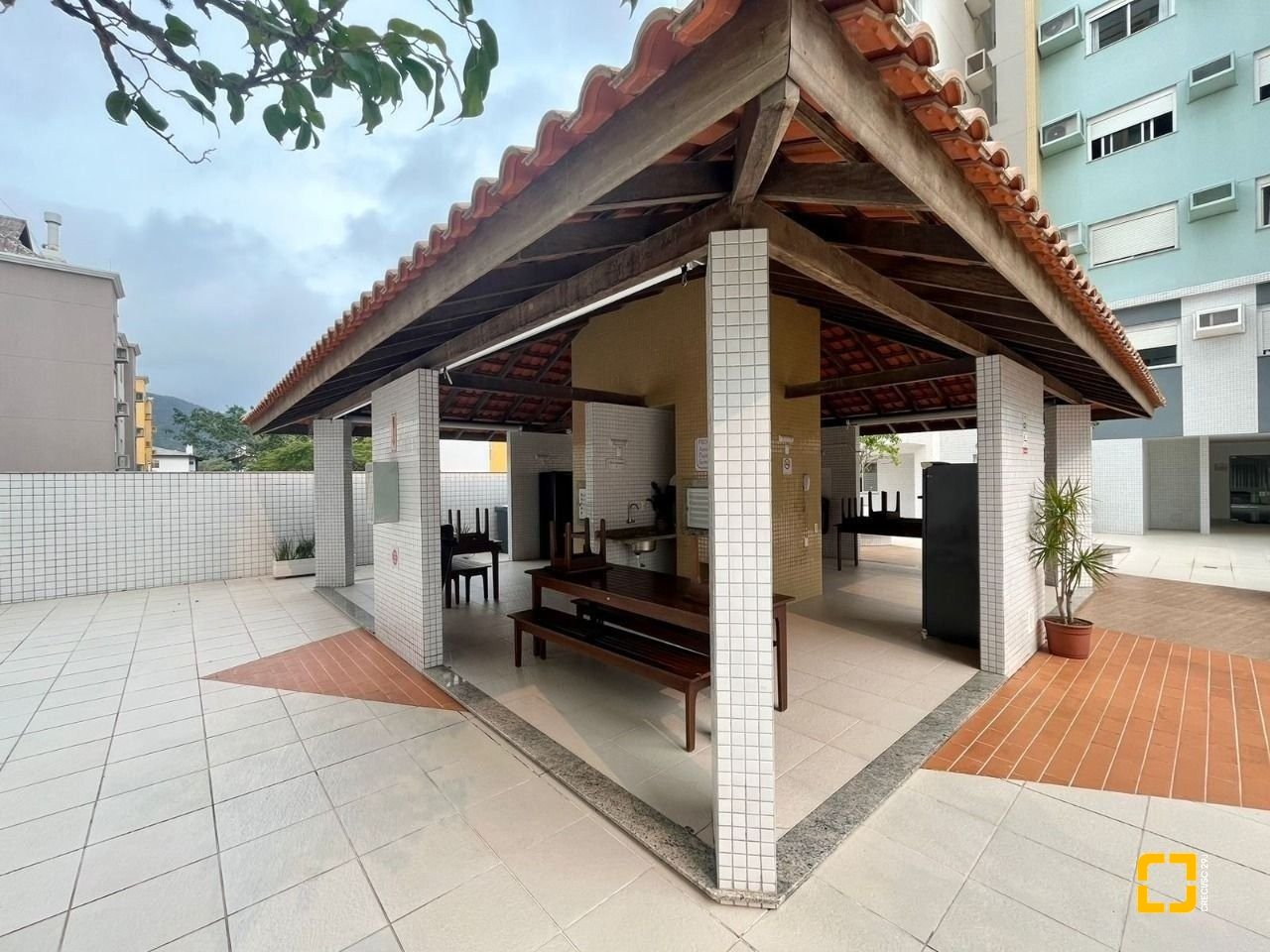 Apartamento com 79m², 3 quartos (sendo 1 suíte), 1 garagem, no bairro Itacorubi em Florianópolis