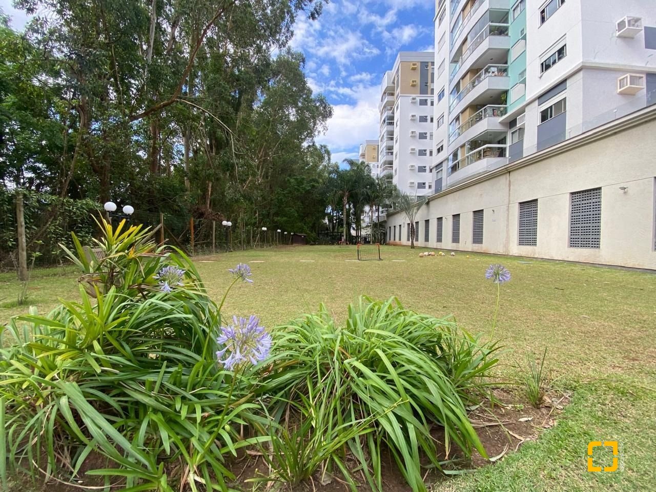 Apartamento com 79m², 3 quartos (sendo 1 suíte), 1 garagem, no bairro Itacorubi em Florianópolis
