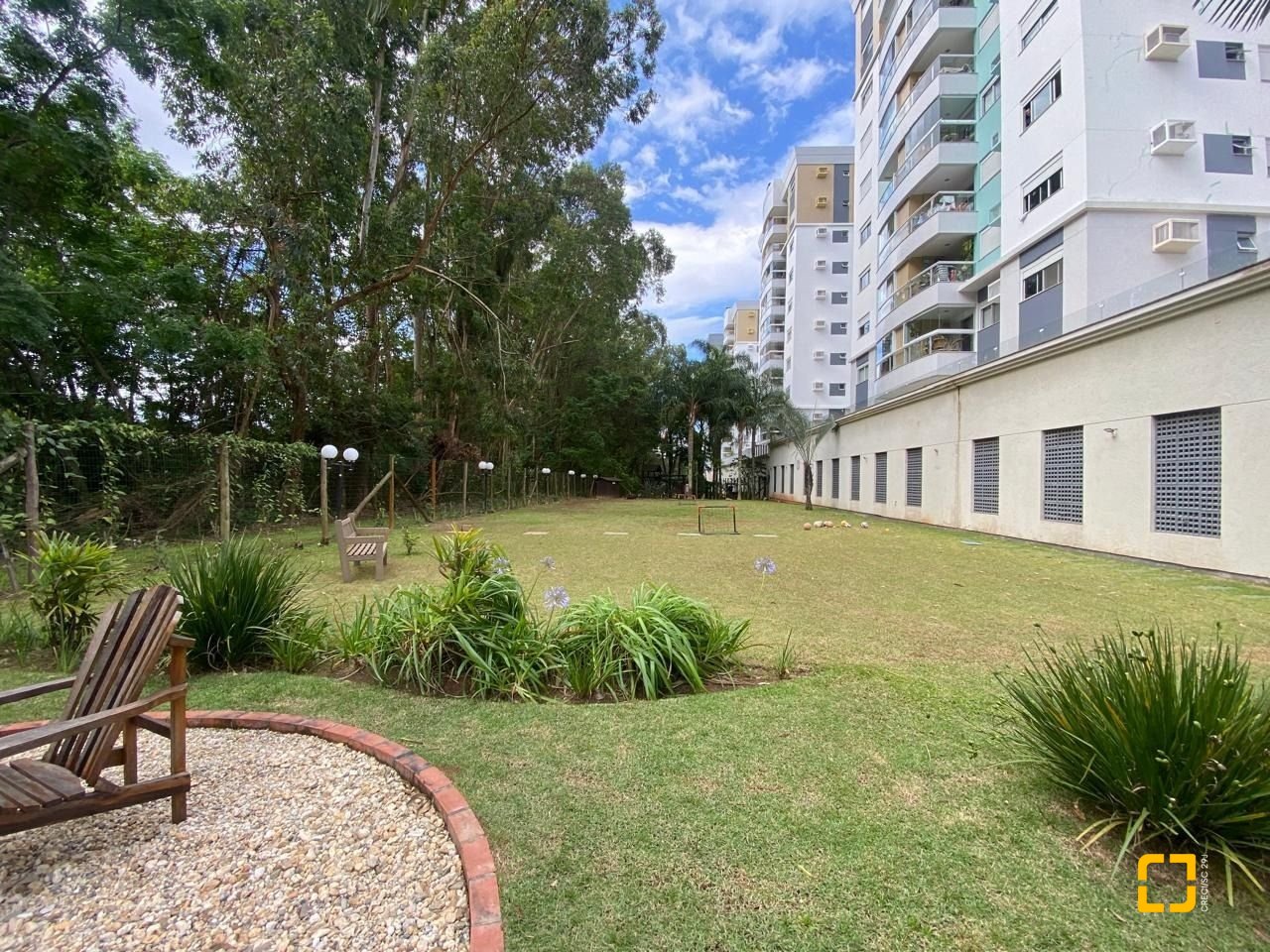 Apartamento com 79m², 3 quartos (sendo 1 suíte), 1 garagem, no bairro Itacorubi em Florianópolis
