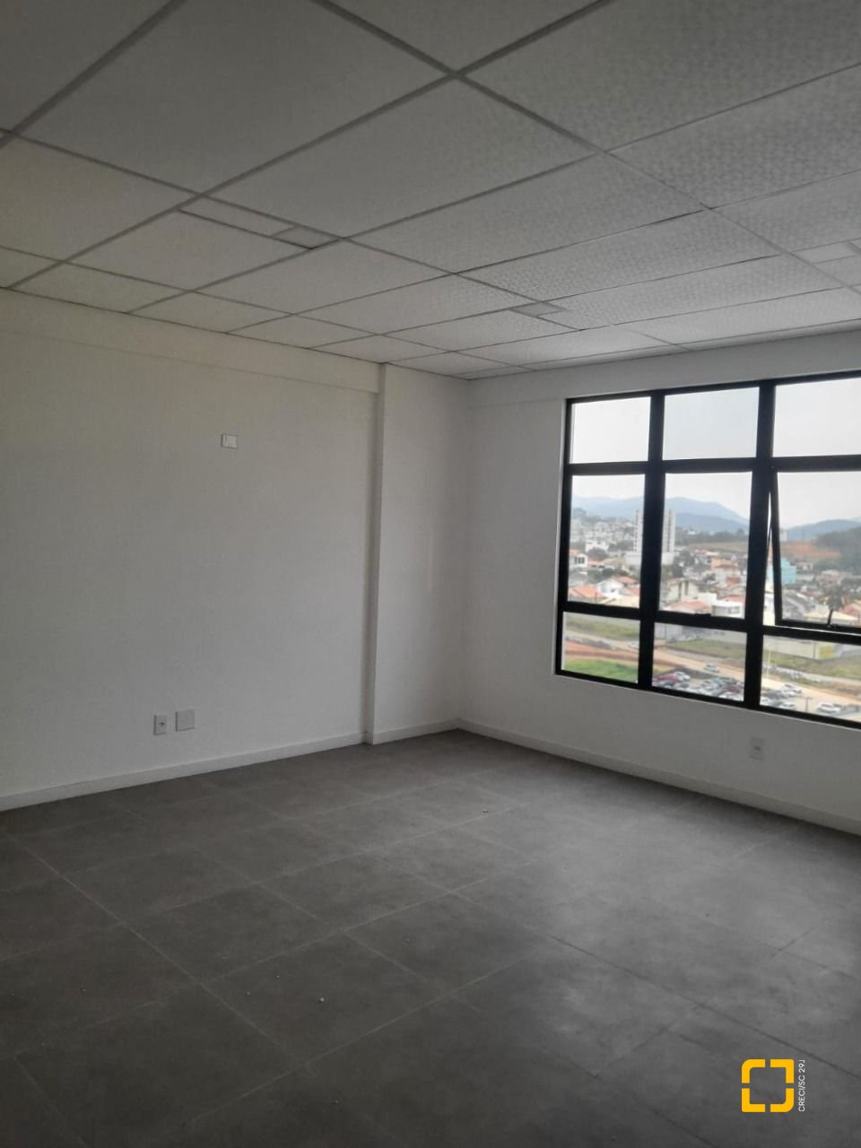 Sala com 33m², 1 garagem, no bairro Pagani em Palhoça
