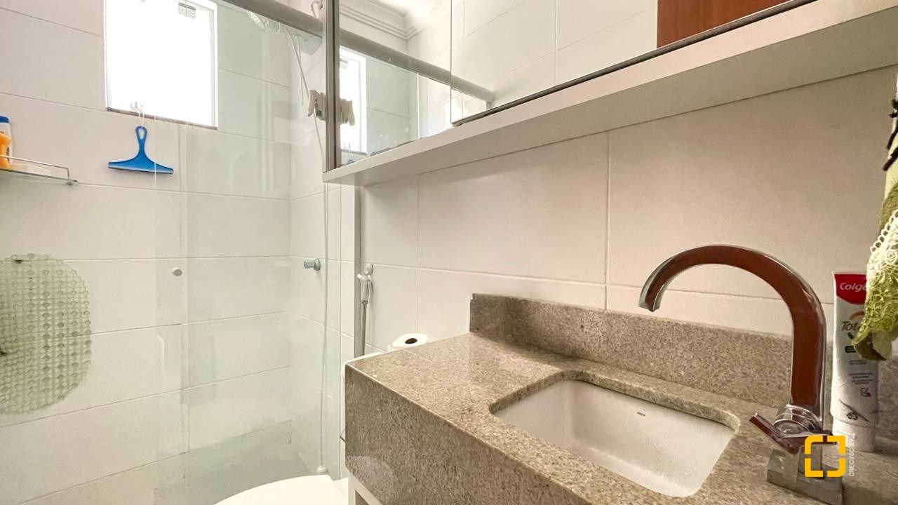 Apartamento com 45m², 3 quartos (sendo 1 suíte), 1 garagem, no bairro Ingleses em Florianópolis
