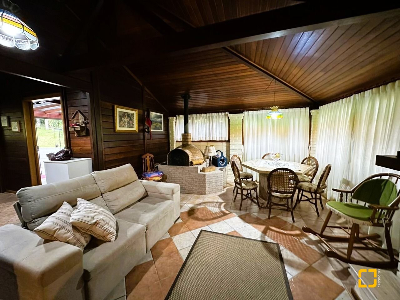 Casa de Condomínio com 240m², 4 quartos (sendo 2 suítes), 4 garagens, no bairro Rio dos Bugres em Rancho Queimado