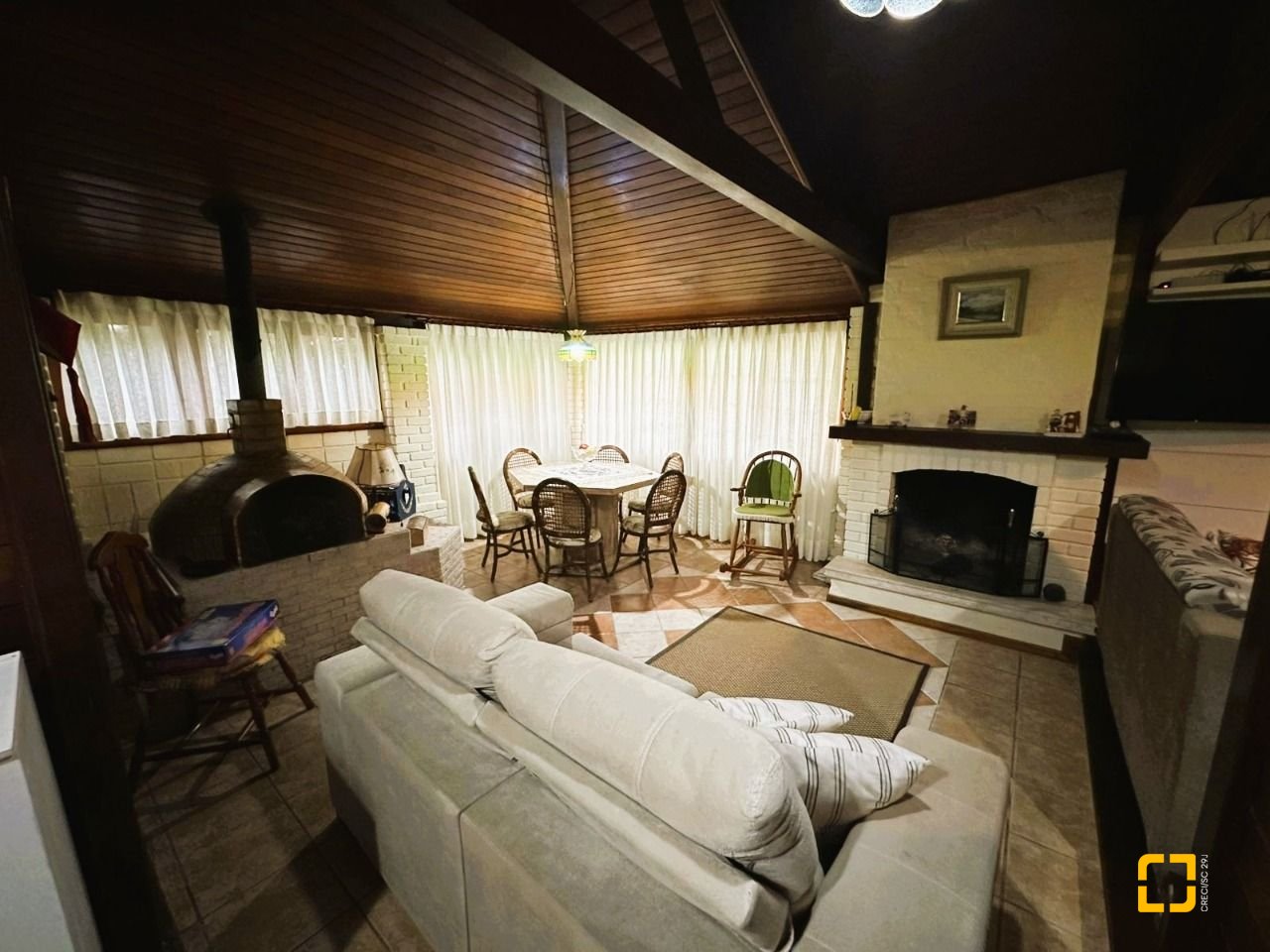 Casa de Condomínio com 240m², 4 quartos (sendo 2 suítes), 4 garagens, no bairro Rio dos Bugres em Rancho Queimado
